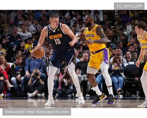 湖人队精诚合作，争夺季后赛资格，湖人队进季后赛